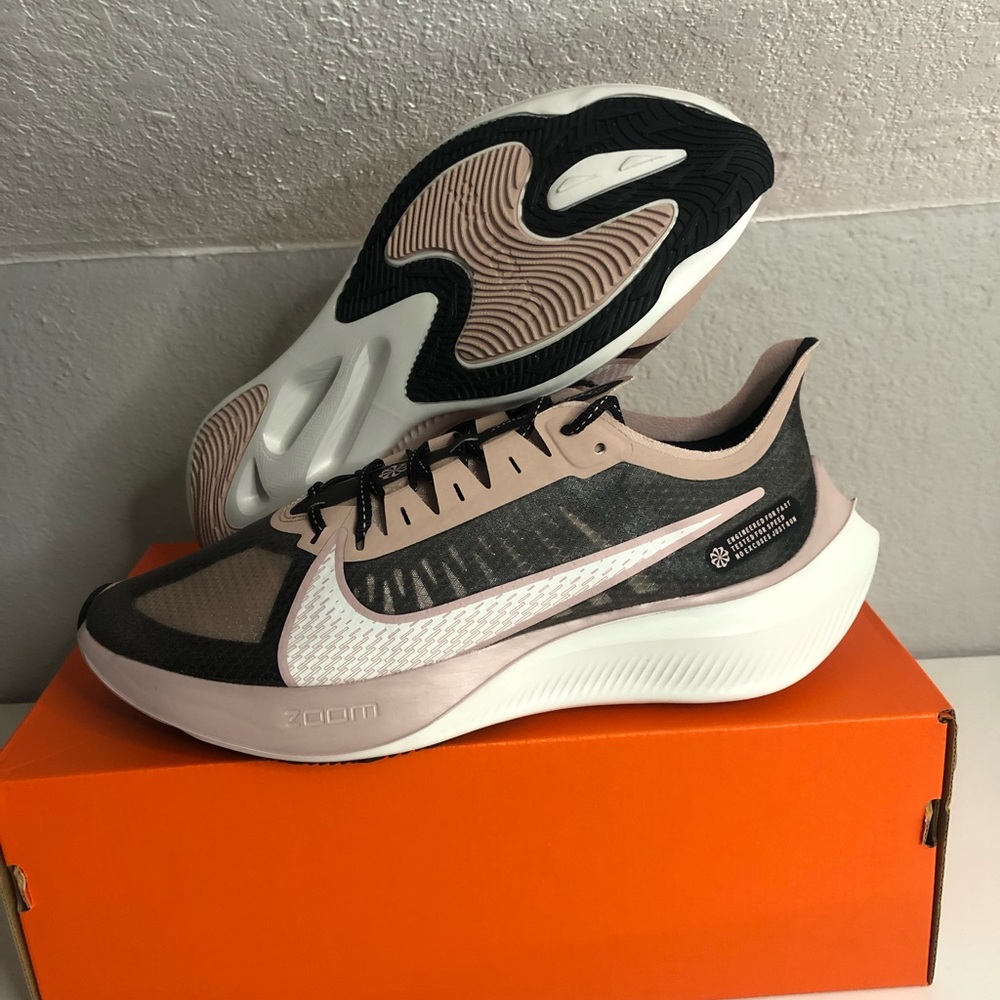 Nike Zoom Gravity Platinum Tint Sz 10.5